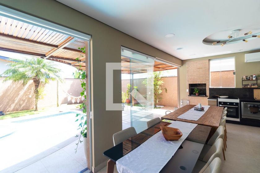 Casa à Venda - Swiss Park, 4 Quartos,  270 m2 em , Campinas - sp | SoloBR