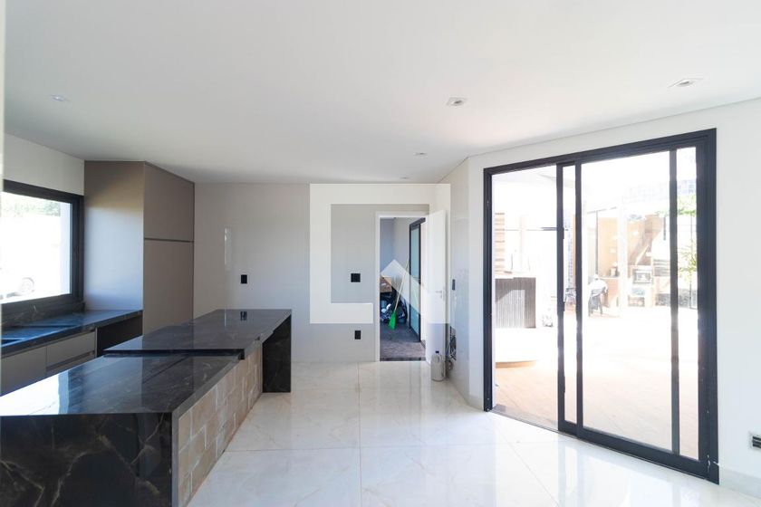 Casa à Venda - Swiss Park, 4 Quartos,  450 m2 em , Campinas - sp | SoloBR