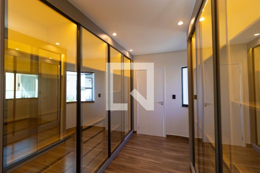 Casa à Venda - Swiss Park, 4 Quartos,  450 m2 em , Campinas - sp | SoloBR