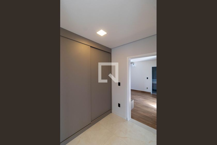 Casa à Venda - Swiss Park, 4 Quartos,  450 m2 em , Campinas - sp | SoloBR