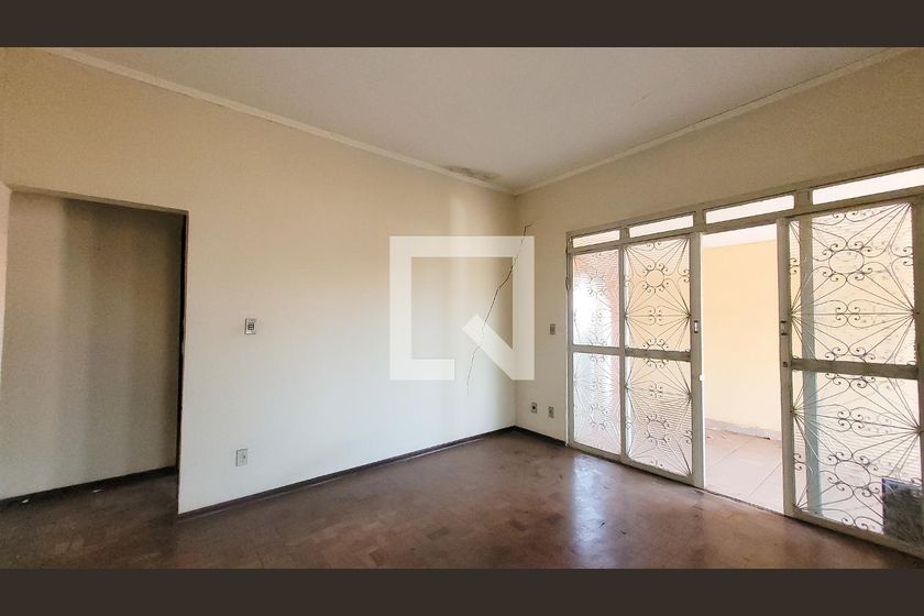 Casa à Venda - Jardim Chapadão, 4 Quartos,  256 m2 em , Campinas - sp | SoloBR