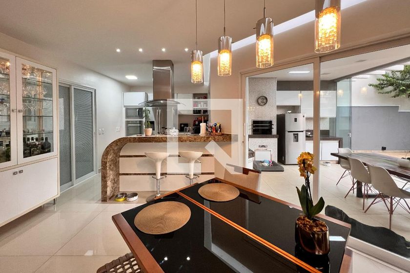 Casa à Venda - Swiss Park, 3 Quartos,  250 m2 em , Campinas - sp | SoloBR