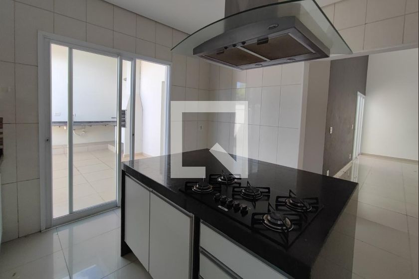 Casa à Venda - Swiss Park, 3 Quartos,  200 m2 em , Campinas - sp | SoloBR