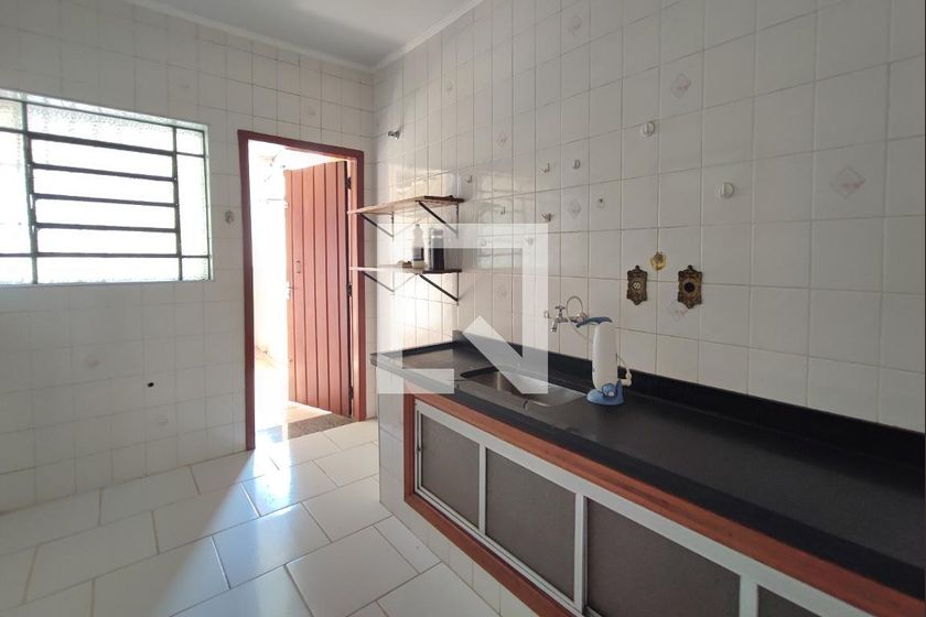 Casa à Venda - Cambuí, 4 Quartos,  300 m2 em , Campinas - sp | SoloBR