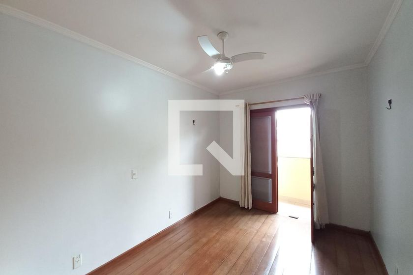 Casa à Venda - Jardim do Lago, 3 Quartos,  250 m2 em , Campinas - sp | SoloBR