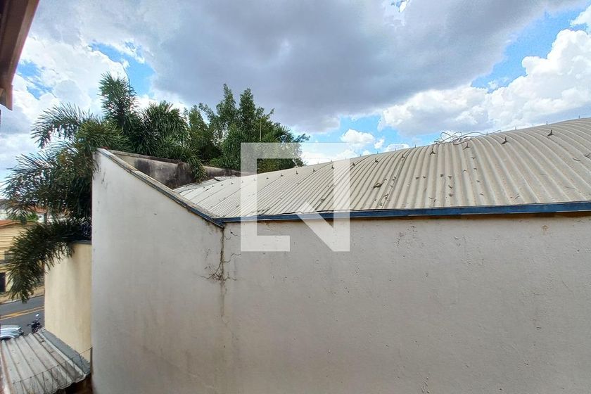 Casa à Venda - Jardim do Lago, 3 Quartos,  250 m2 em , Campinas - sp | SoloBR