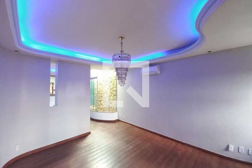 Casa à Venda - Jardim do Lago, 3 Quartos,  250 m2 em , Campinas - sp | SoloBR