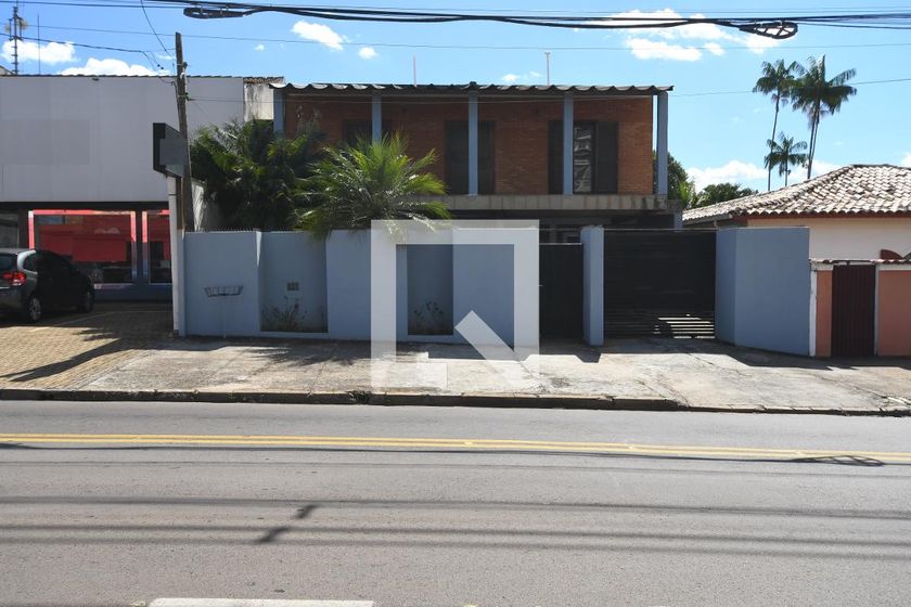 Casa à Venda - Jardim Flamboyant, 4 Quartos,  258 m2 em , Campinas - sp | SoloBR