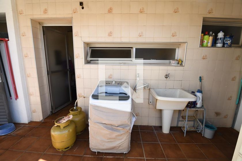 Casa à Venda - Jardim Flamboyant, 4 Quartos,  258 m2 em , Campinas - sp | SoloBR
