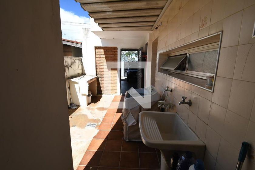 Casa à Venda - Jardim Flamboyant, 4 Quartos,  258 m2 em , Campinas - sp | SoloBR