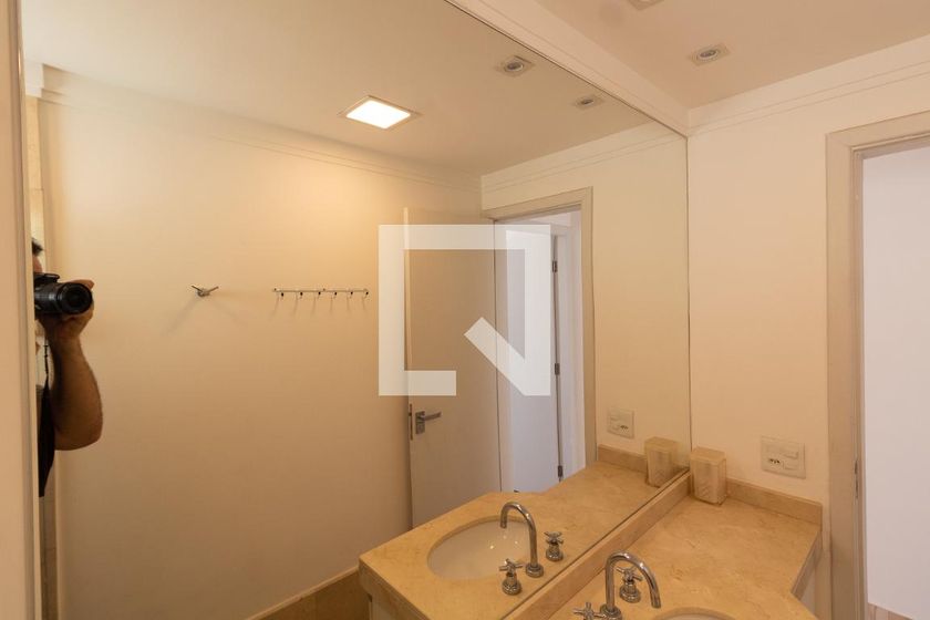 Apartamento à Venda - Mansões Santo Antônio, 3 Quartos,  210 m2 em , Campinas - sp | SoloBR