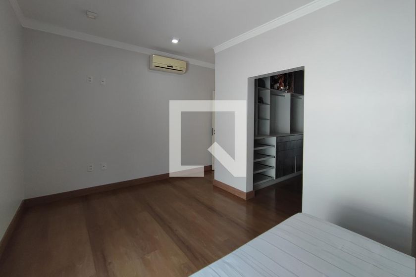Casa à Venda - Swiss Park, 5 Quartos,  560 m2 em , Campinas - sp | SoloBR