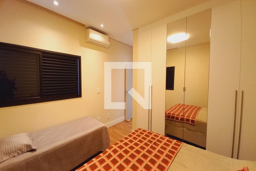 Casa à Venda - Swiss Park, 4 Quartos,  420 m2 em , Campinas - sp | SoloBR