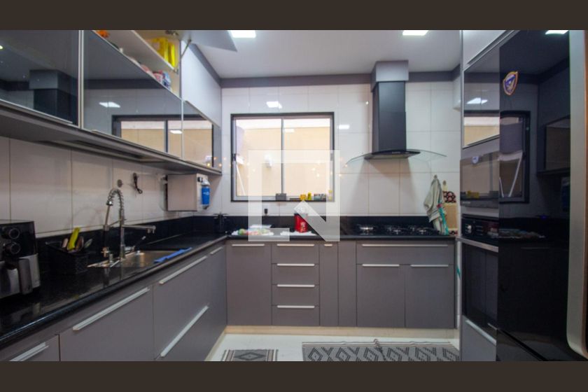 Casa, 4 quartos, 250 m² - Foto 44