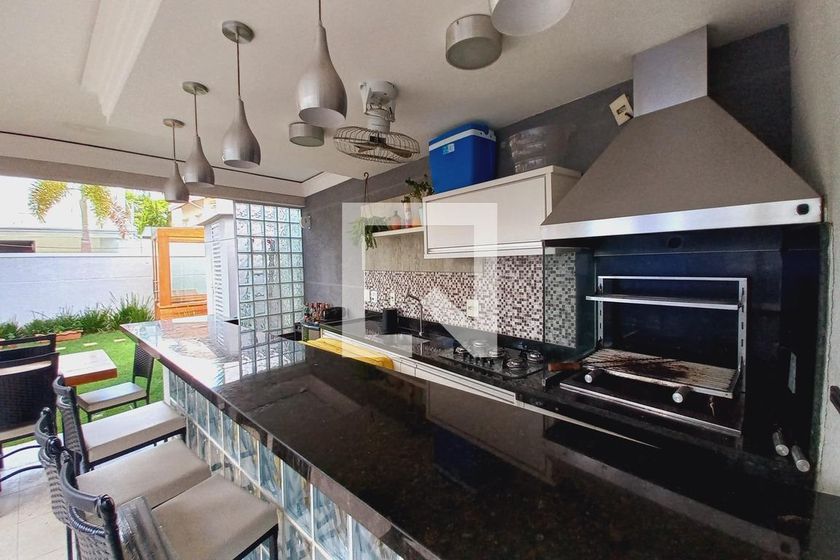 Casa à Venda - Swiss Park, 3 Quartos,  272 m2 em , Campinas - sp | SoloBR