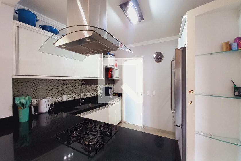 Casa à Venda - Swiss Park, 3 Quartos,  272 m2 em , Campinas - sp | SoloBR