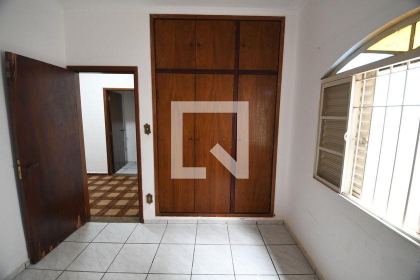 Casa à Venda - Jardim Santana, 3 Quartos,  200 m2 em , Campinas - sp | SoloBR