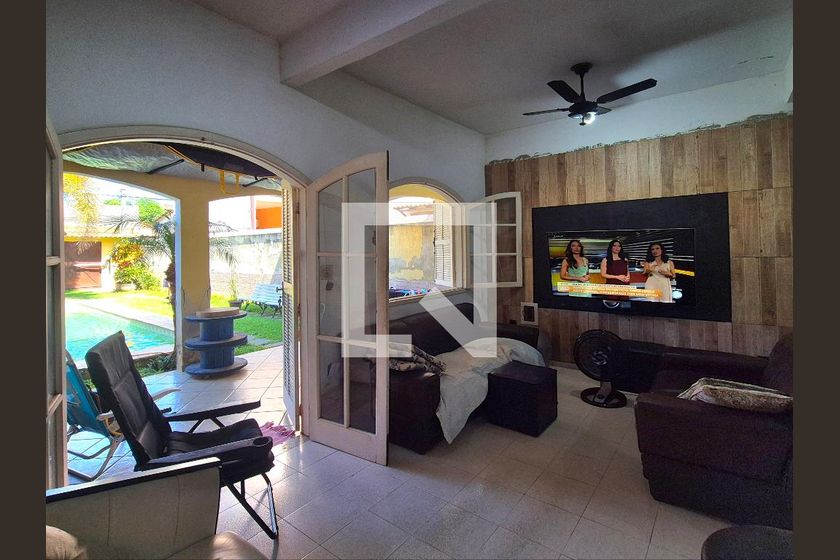 Casa, 3 quartos, 241 m² - Foto 1
