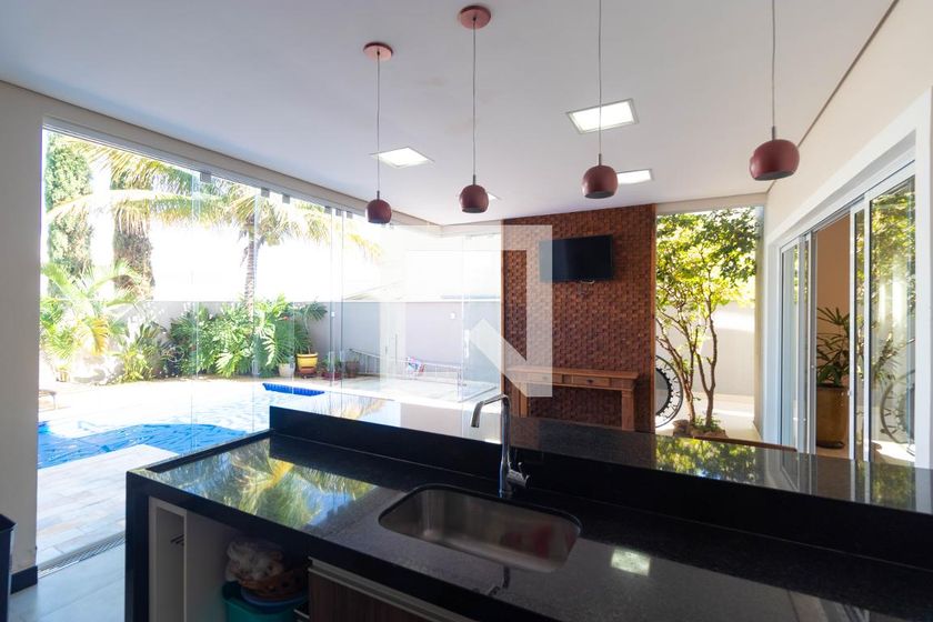 Casa à Venda - Swiss Park, 3 Quartos,  268 m2 em , Campinas - sp | SoloBR