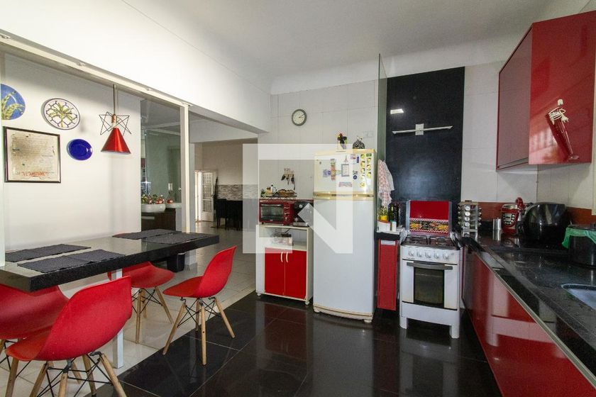 Casa à Venda - Jardim Flamboyant, 3 Quartos,  240 m2 em , Campinas - sp | SoloBR