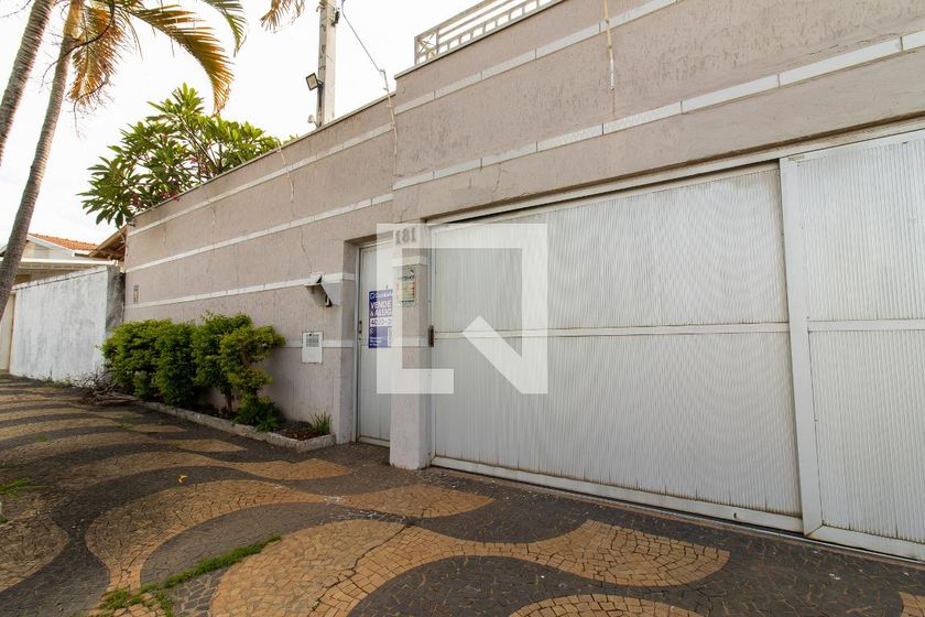 Casa à Venda - Jardim Flamboyant, 3 Quartos,  240 m2 em , Campinas - sp | SoloBR