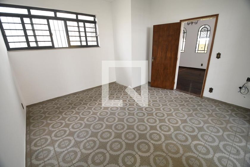 Casa à Venda - Taquaral, 4 Quartos,  166 m2 em , Campinas - sp | SoloBR