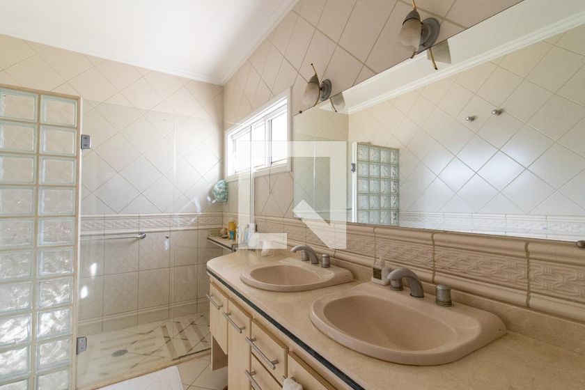 Casa à Venda - Jardim Santana, 3 Quartos,  400 m2 em , Campinas - sp | SoloBR