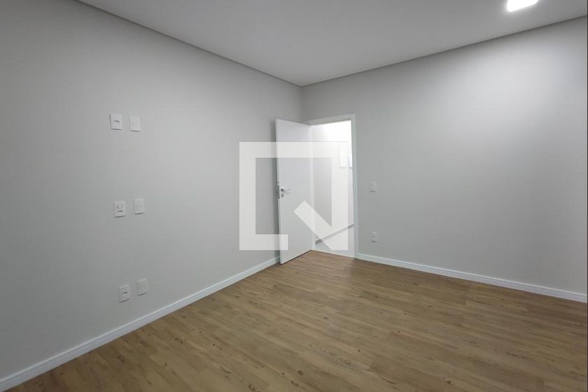 Casa à Venda - Swiss Park, 3 Quartos,  200 m2 em , Campinas - sp | SoloBR