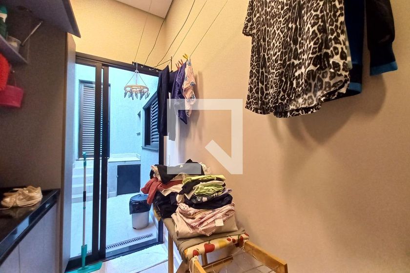 Casa à Venda - Swiss Park, 3 Quartos,  271 m2 em , Campinas - sp | SoloBR