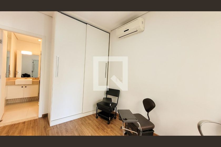 Casa à Venda - Cambuí, 2 Quartos,  250 m2 em , Campinas - sp | SoloBR