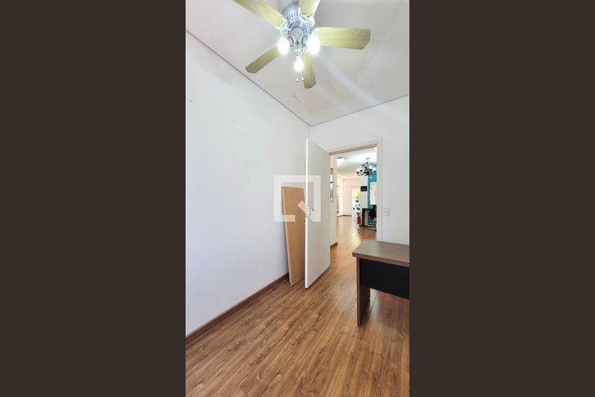 Casa à Venda - Cambuí, 2 Quartos,  250 m2 em , Campinas - sp | SoloBR