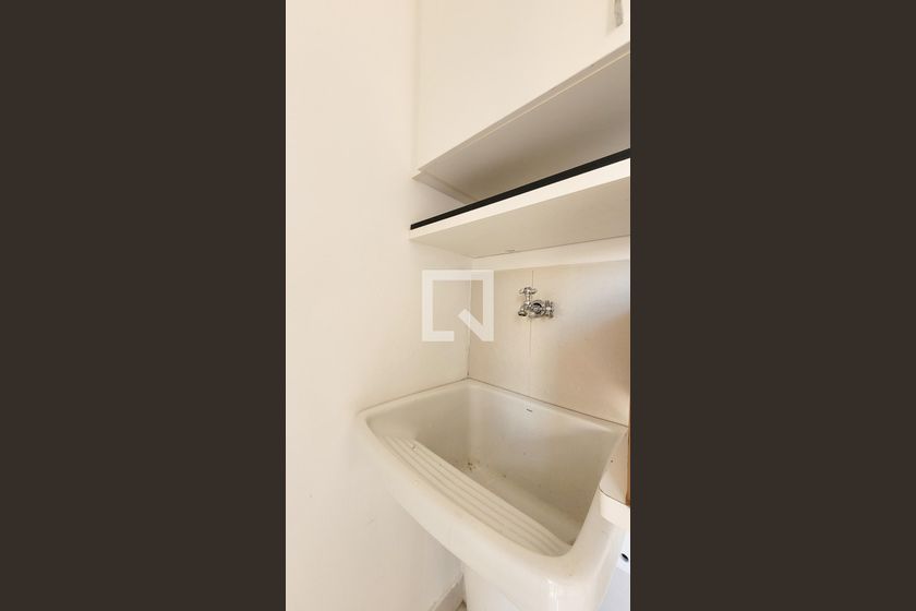 Casa à Venda - Cambuí, 2 Quartos,  250 m2 em , Campinas - sp | SoloBR