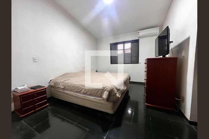 Casa à Venda - Nova Campinas, 4 Quartos,  264 m2 em , Campinas - sp | SoloBR