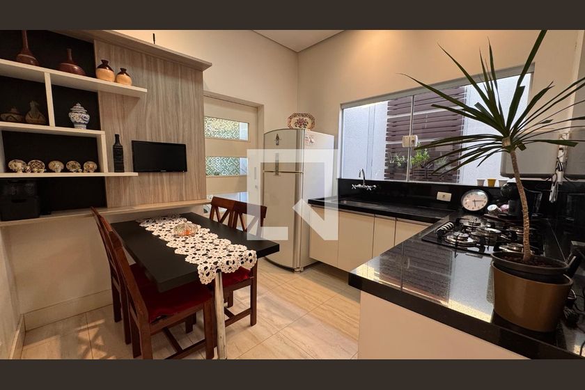 Casa à Venda - Swiss Park, 3 Quartos,  207 m2 em , Campinas - sp | SoloBR