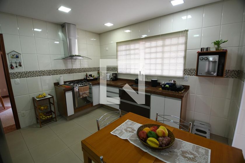 Casa à Venda - Mansões Santo Antônio, 3 Quartos,  260 m2 em , Campinas - sp | SoloBR