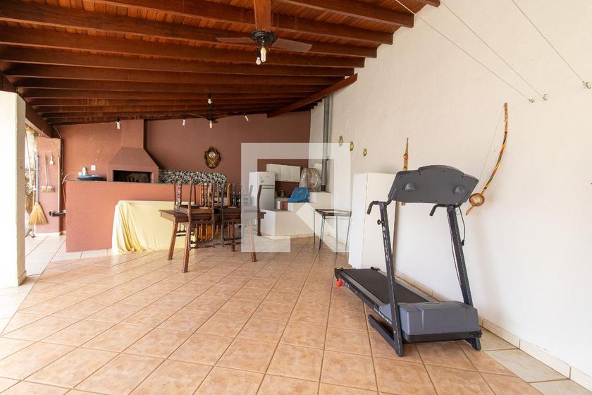Casa à Venda - Jardim Flamboyant, 3 Quartos,  470 m2 em , Campinas - sp | SoloBR