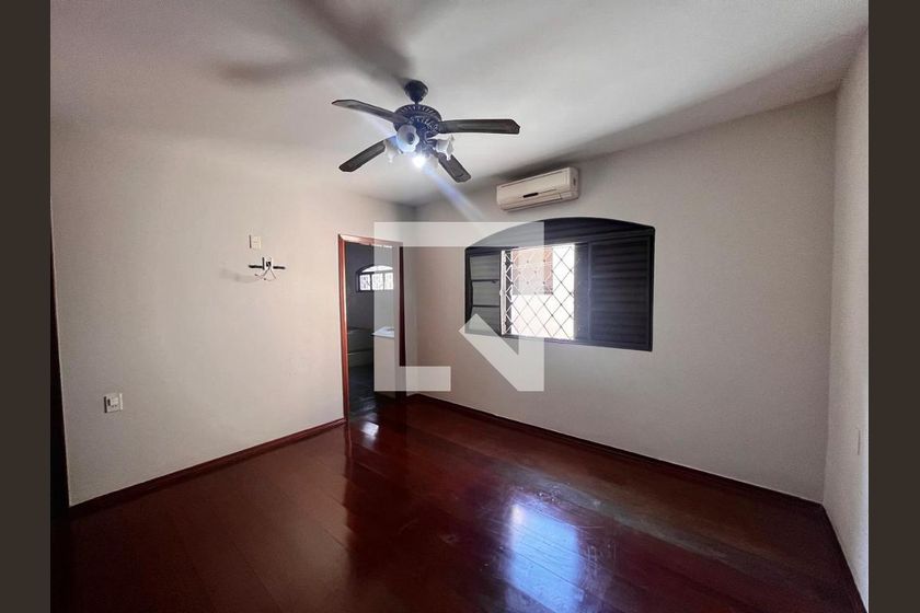 Casa à Venda - Jardim Santana, 3 Quartos,  355 m2 em , Campinas - sp | SoloBR