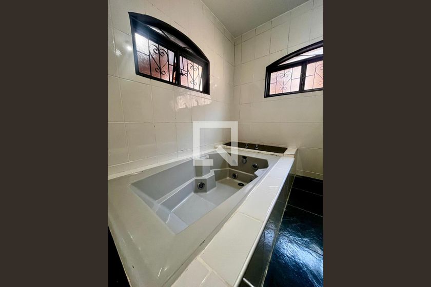 Casa à Venda - Jardim Santana, 3 Quartos,  355 m2 em , Campinas - sp | SoloBR