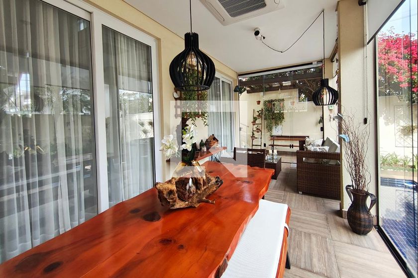 Casa à Venda - Swiss Park, 4 Quartos,  384 m2 em , Campinas - sp | SoloBR