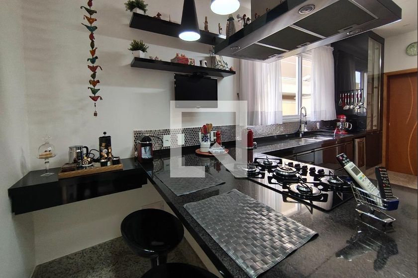 Casa à Venda - Swiss Park, 4 Quartos,  384 m2 em , Campinas - sp | SoloBR