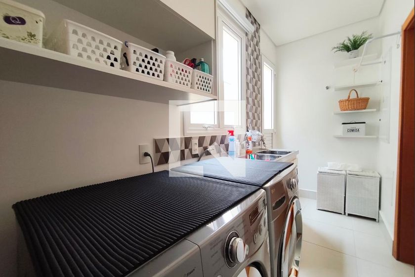 Casa à Venda - Swiss Park, 4 Quartos,  384 m2 em , Campinas - sp | SoloBR