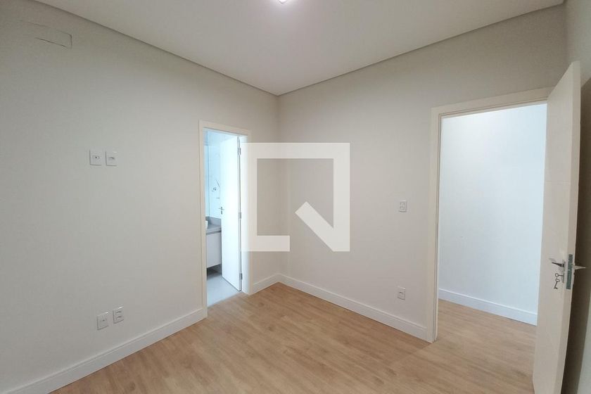 Casa à Venda - Swiss Park, 4 Quartos,  300 m2 em , Campinas - sp | SoloBR