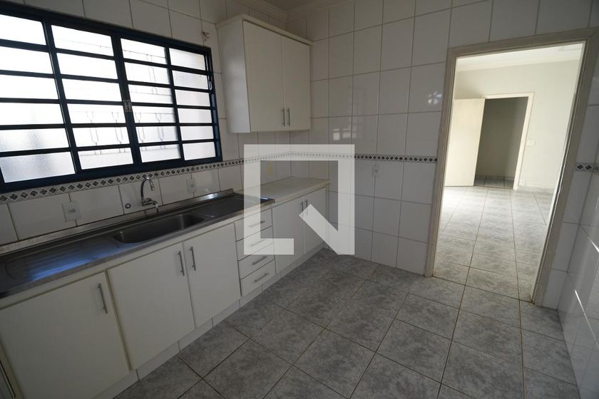 Casa à Venda - Guanabara, 3 Quartos,  241 m2 em , Campinas - sp | SoloBR