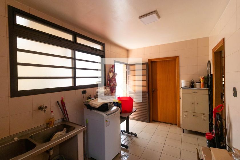 Casa à Venda - Guanabara, 5 Quartos,  450 m2 em , Campinas - sp | SoloBR