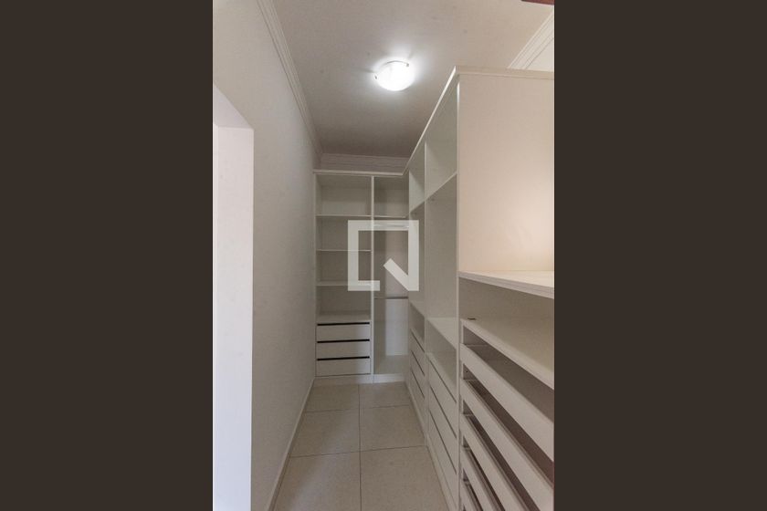 Casa à Venda - Swiss Park, 4 Quartos,  250 m2 em , Campinas - sp | SoloBR