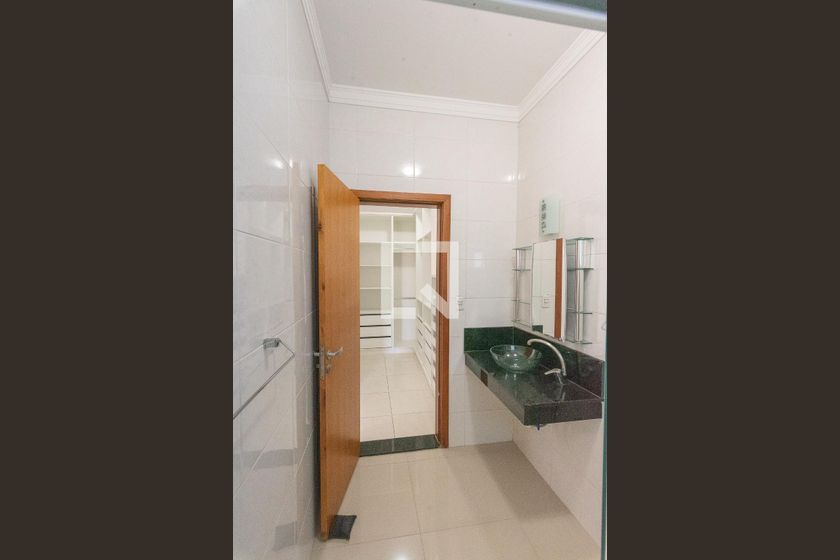 Casa à Venda - Swiss Park, 4 Quartos,  250 m2 em , Campinas - sp | SoloBR