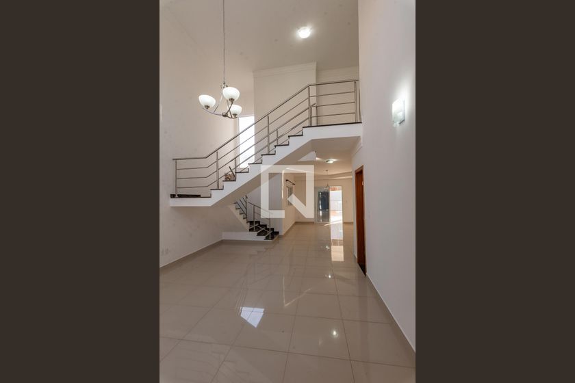 Casa à Venda - Swiss Park, 4 Quartos,  250 m2 em , Campinas - sp | SoloBR