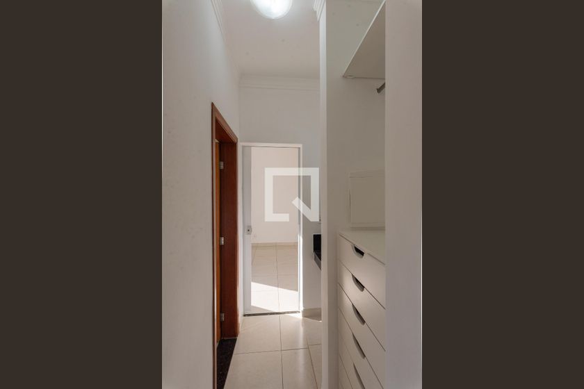 Casa à Venda - Swiss Park, 4 Quartos,  250 m2 em , Campinas - sp | SoloBR
