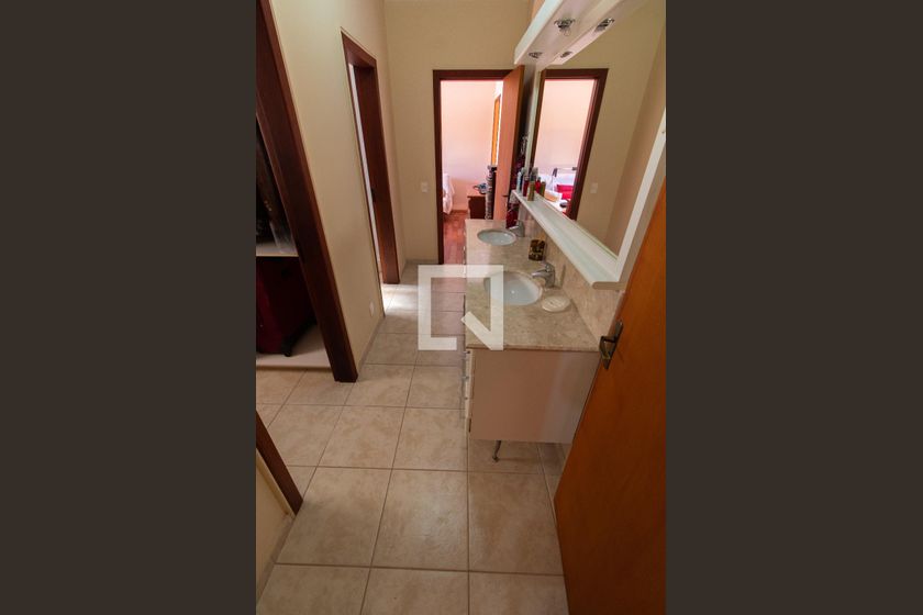 Casa à Venda - Lot. Alphaville Campinas, 3 Quartos,  283 m2 em , Campinas - sp | SoloBR