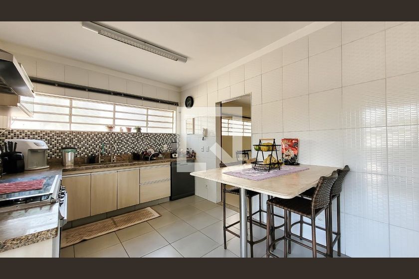 Casa à Venda - Mansões Santo Antônio, 4 Quartos,  650 m2 em , Campinas - sp | SoloBR